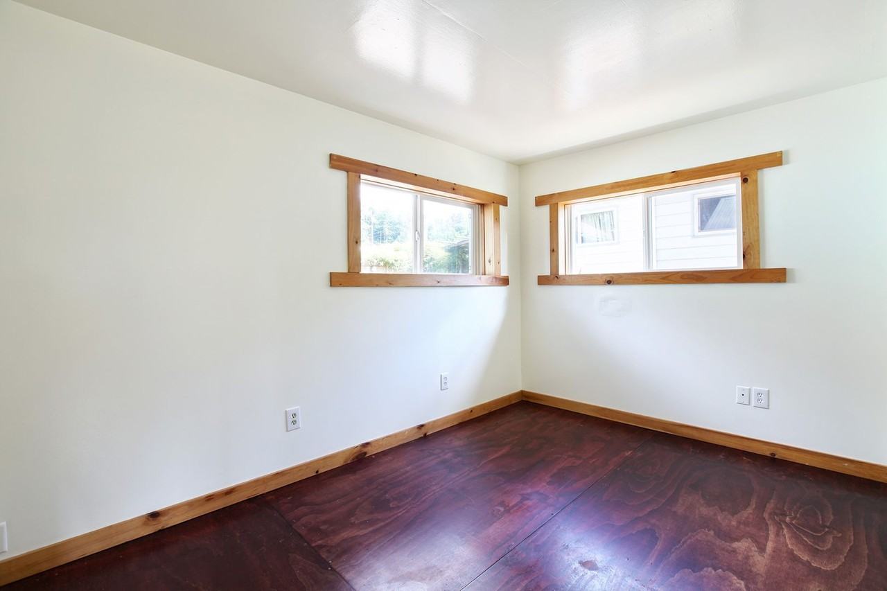 938 Madrona Beach Rd - Photo 7 of 22