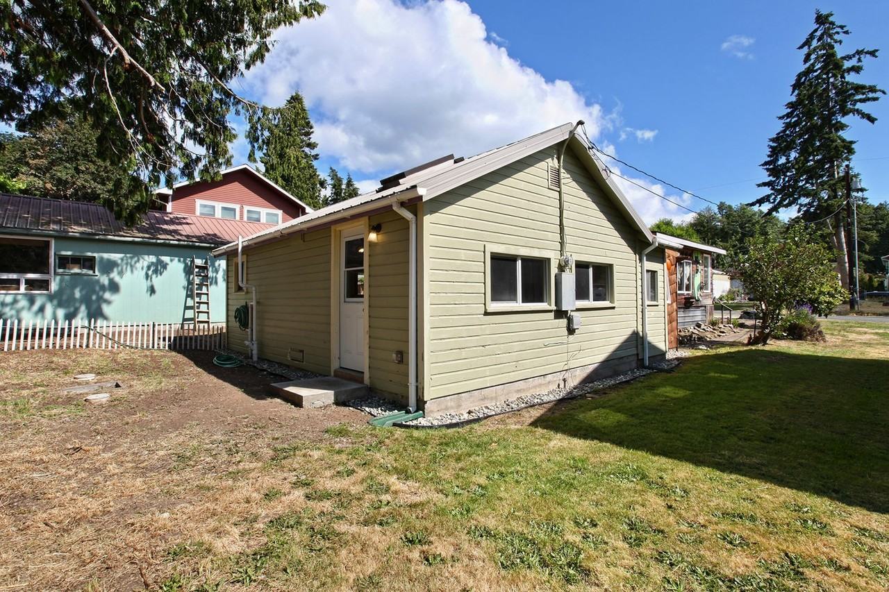 938 Madrona Beach Rd - Photo 2 of 22