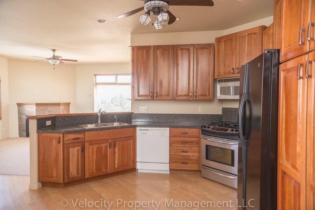 1075 Ne Watt Way - Photo 2 of 16
