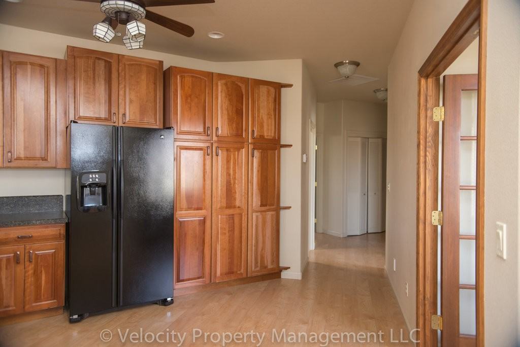 1075 Ne Watt Way - Photo 4 of 16