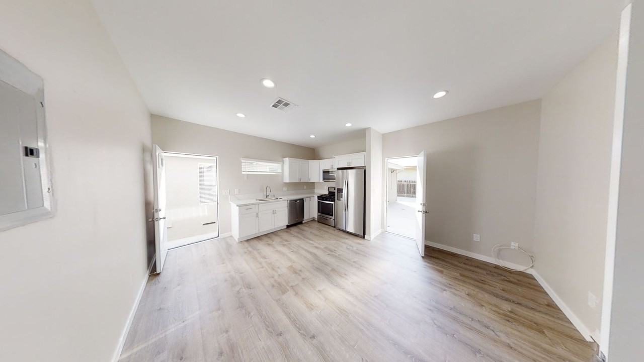 4923 63rd Street - Photo 4 of 14