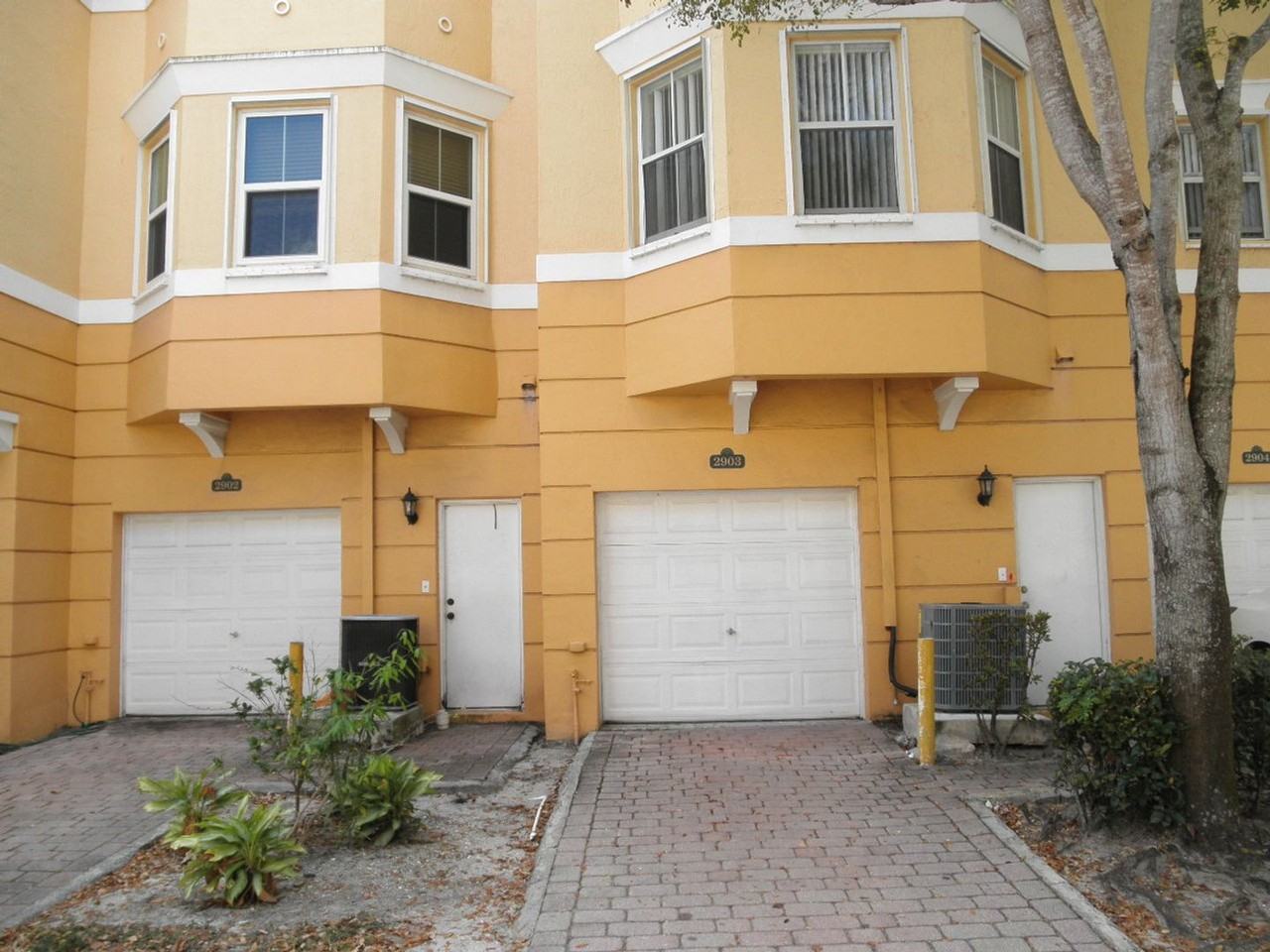 2903 Shoma Dr - Photo 2 of 14