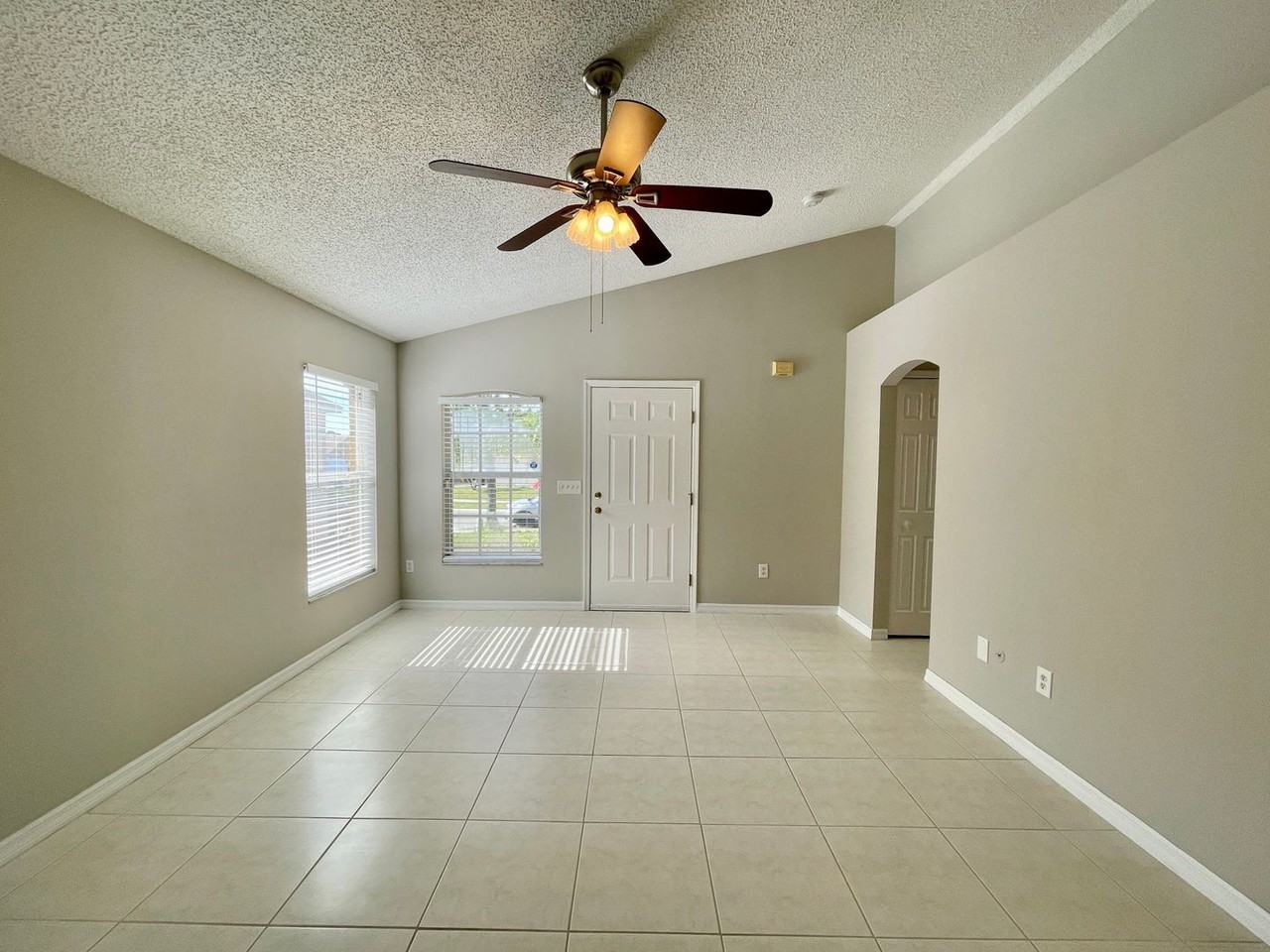 8710 Claiborne Ct - Photo 4 of 25