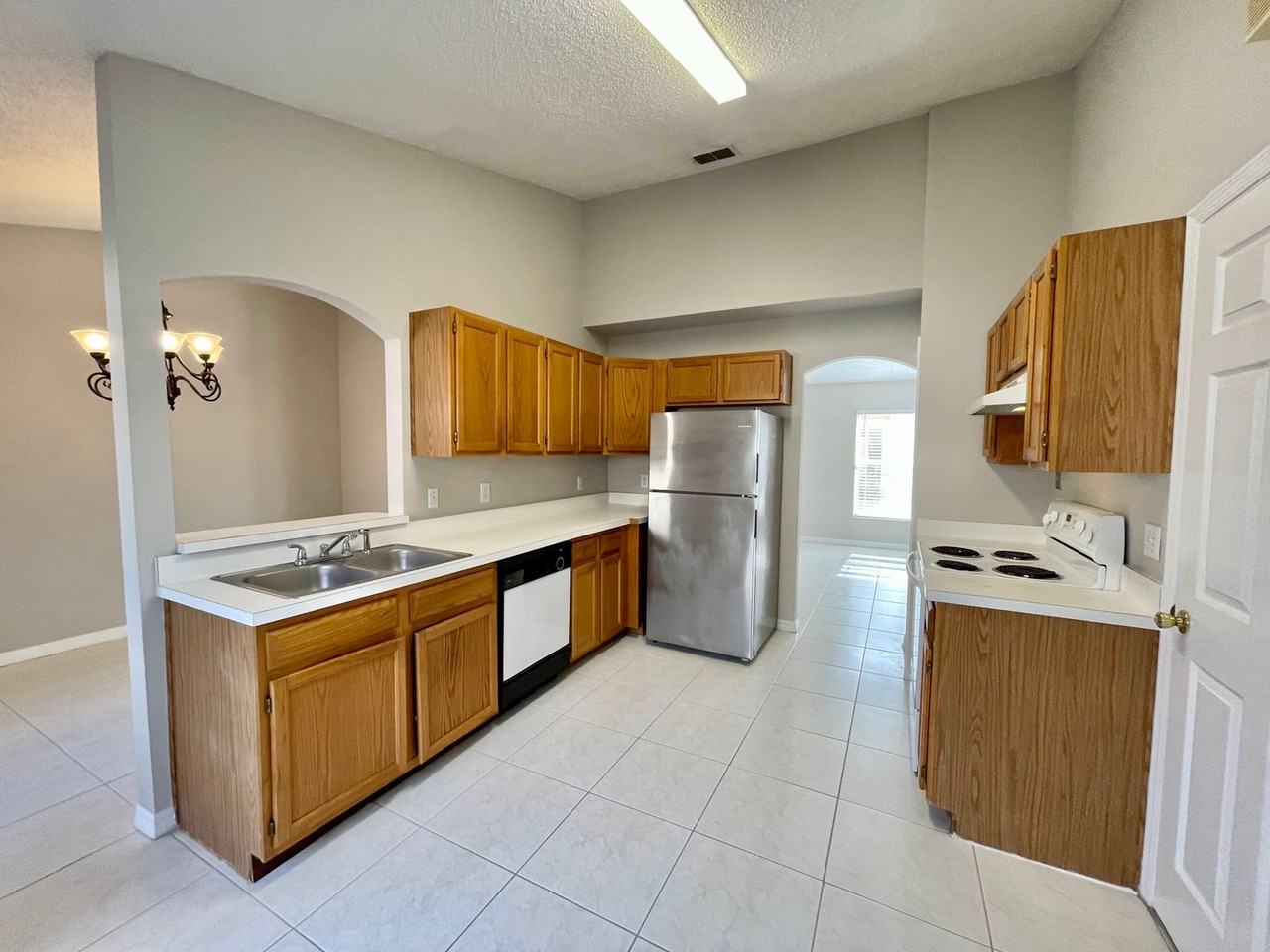 8710 Claiborne Ct - Photo 7 of 25