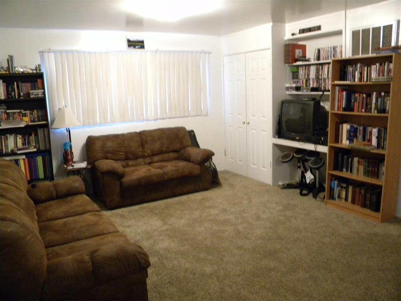 Academy Arms Apartments - Photo 2 of 24