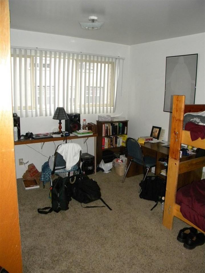 Academy Arms Apartments - Photo 6 of 24