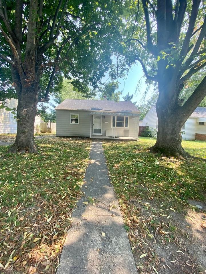 1428 Oak Ct - Photo 2 of 16