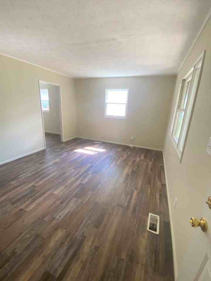 1428 Oak Ct - Photo 3 of 16