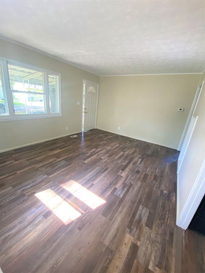 1428 Oak Ct - Photo 4 of 16