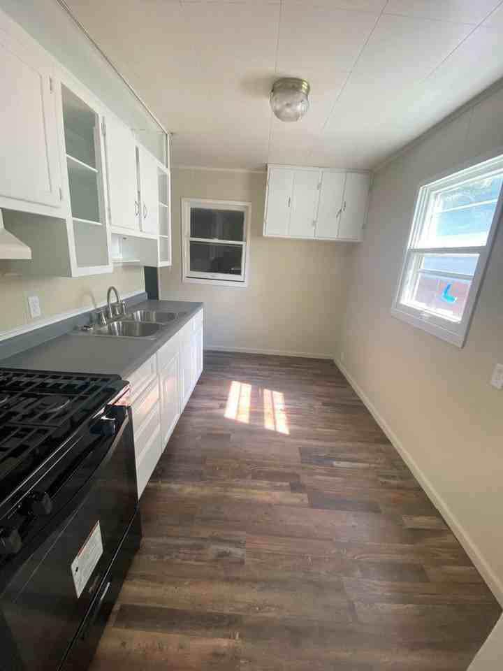 1428 Oak Ct - Photo 5 of 16