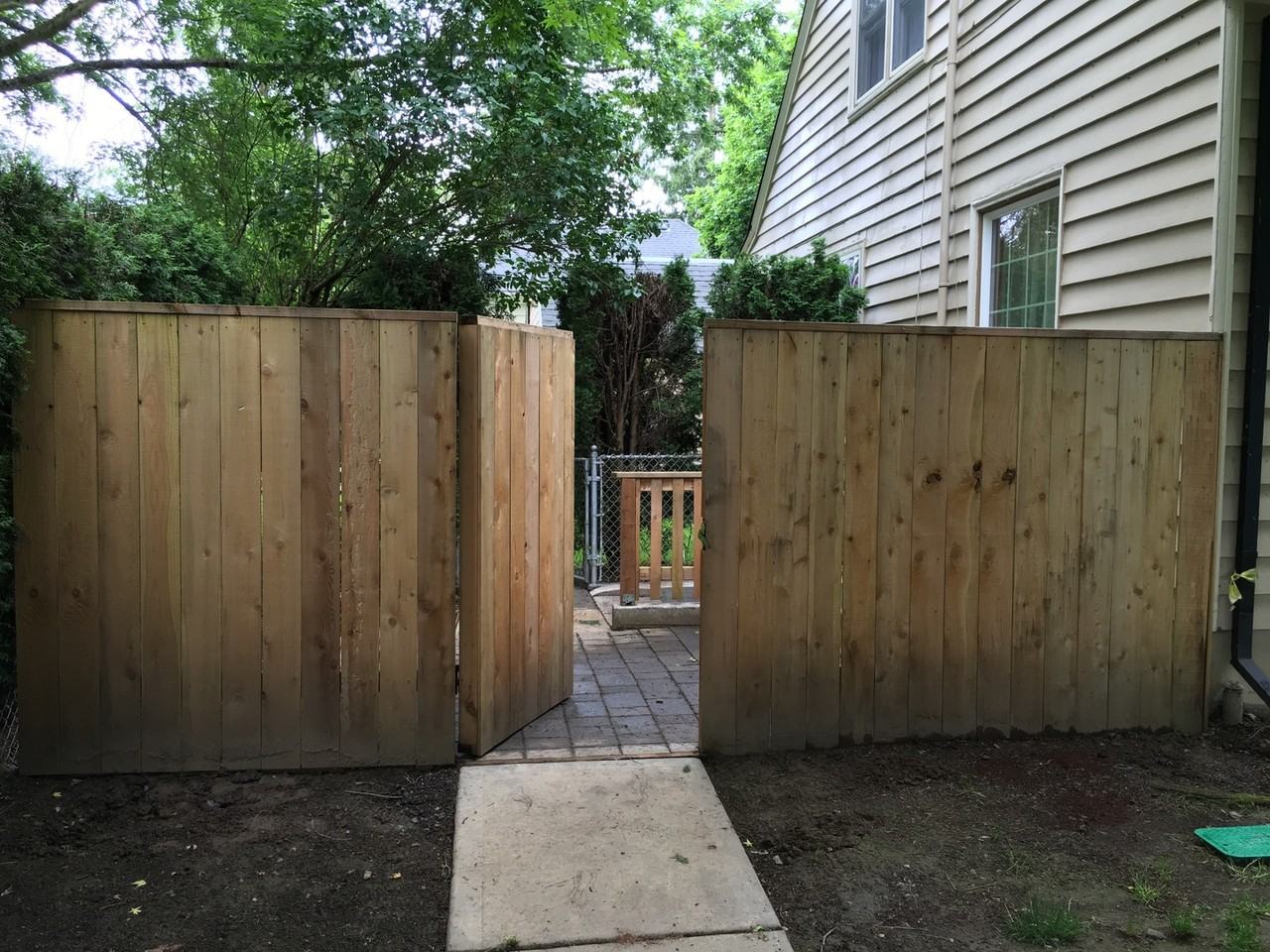 9540 N Seneca St - Photo 2 of 15