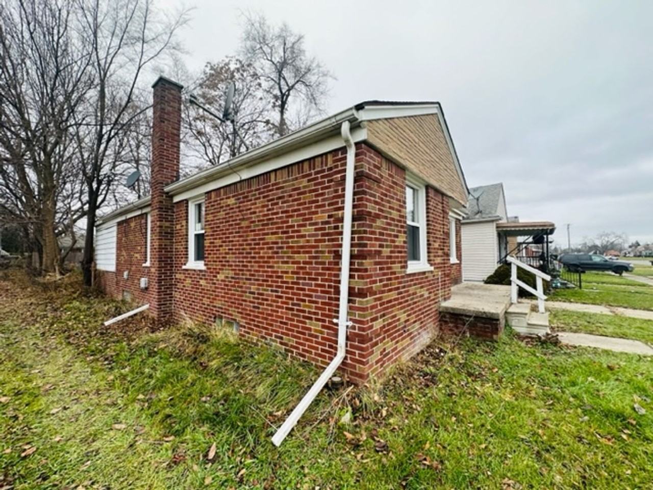 18653 Albion St - Photo 2 of 13