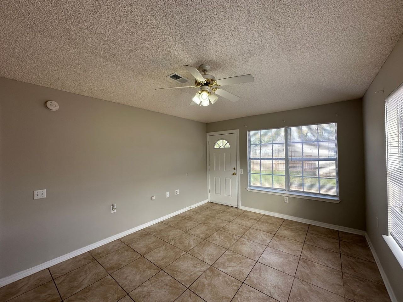 4067 Glenway Dr - Photo 2 of 23