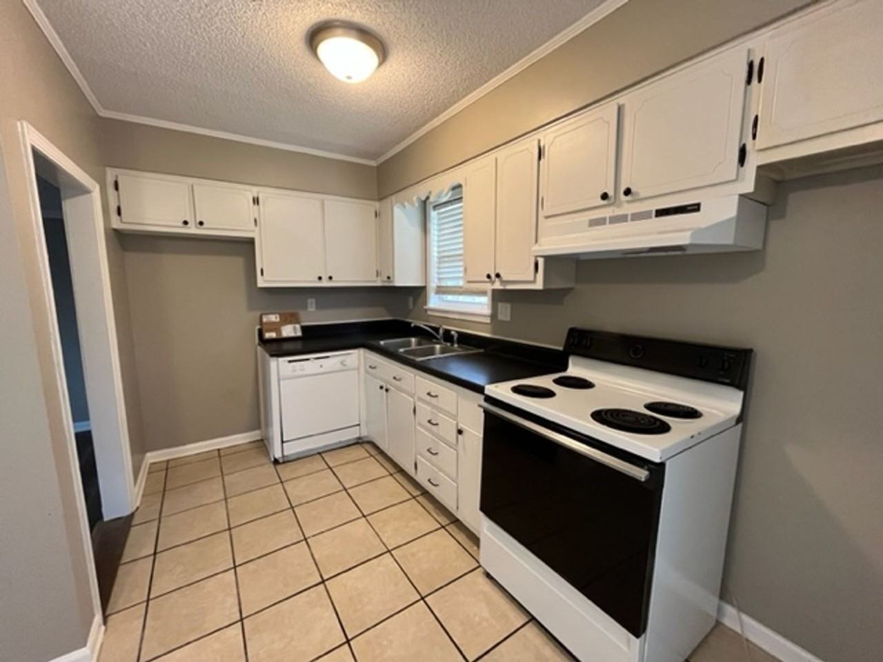 7666 Cherry Valley Blvd - Photo 4 of 10