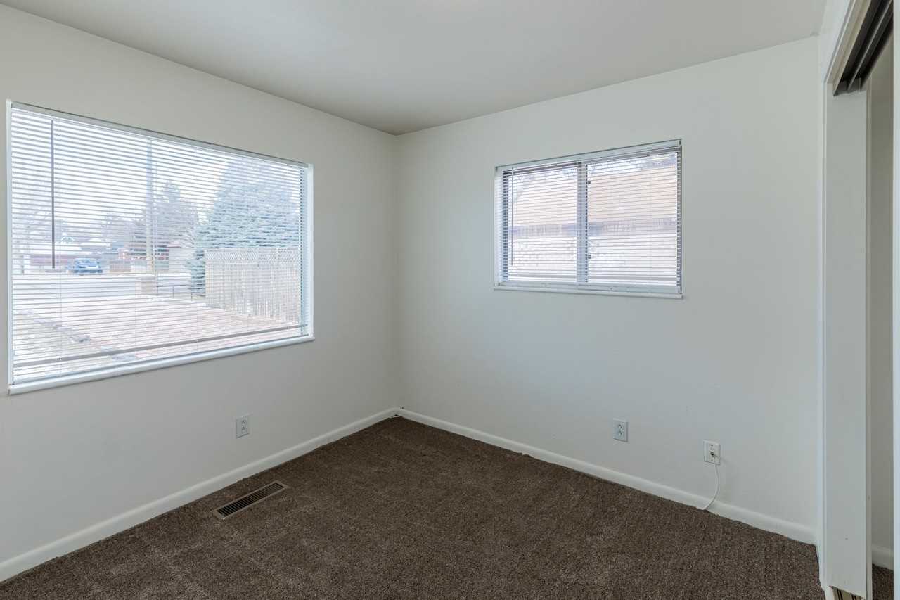 237 W Center St - Photo 2 of 12