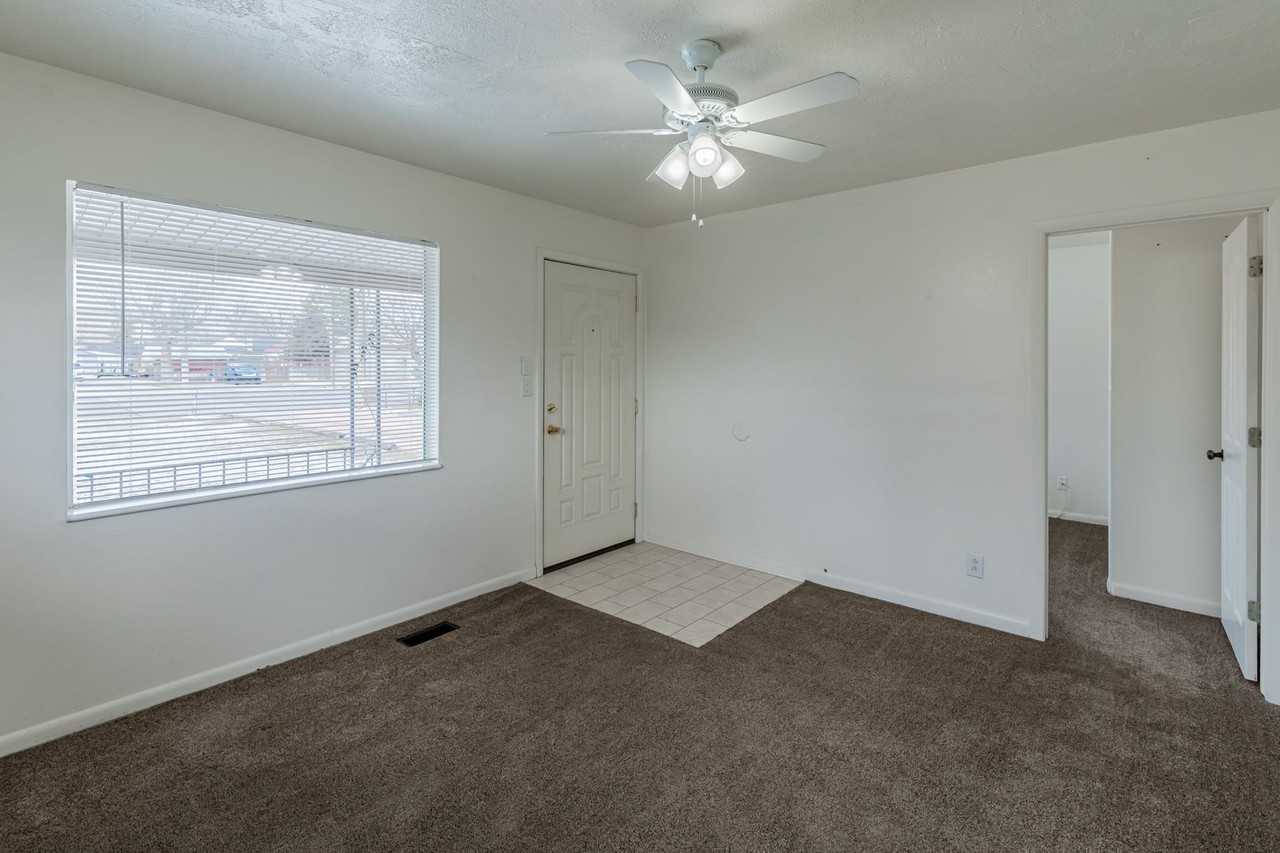 237 W Center St - Photo 3 of 12