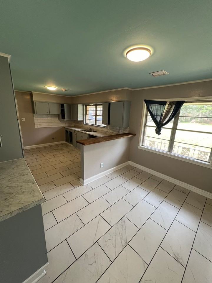 1875 S Brookwood Dr - Photo 2 of 14