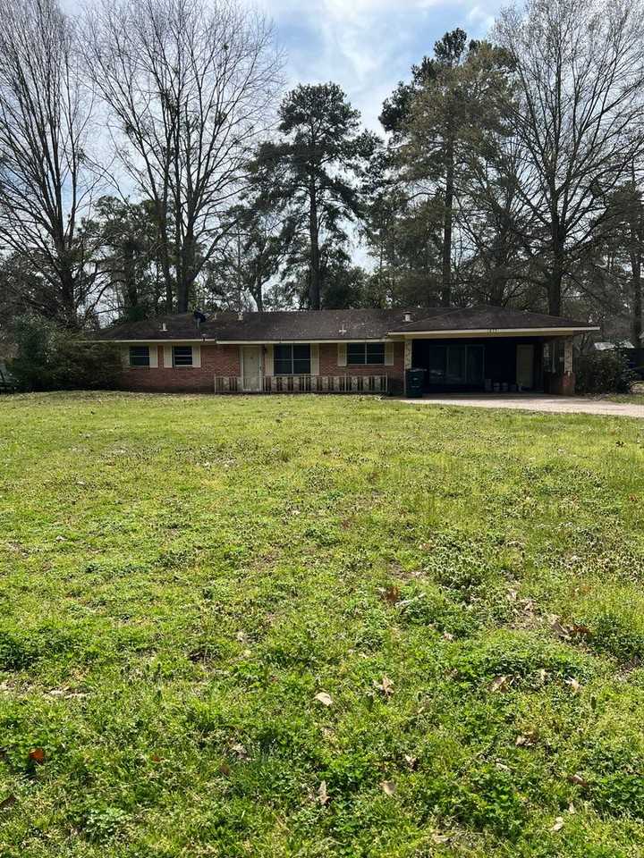 1875 S Brookwood Dr - Photo 3 of 14