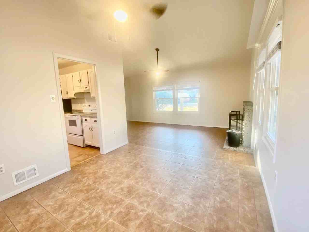 120 S Fox Rd - Photo 4 of 25