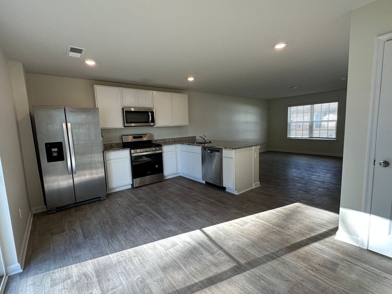 428 Weeks Ct - Photo 3 of 19