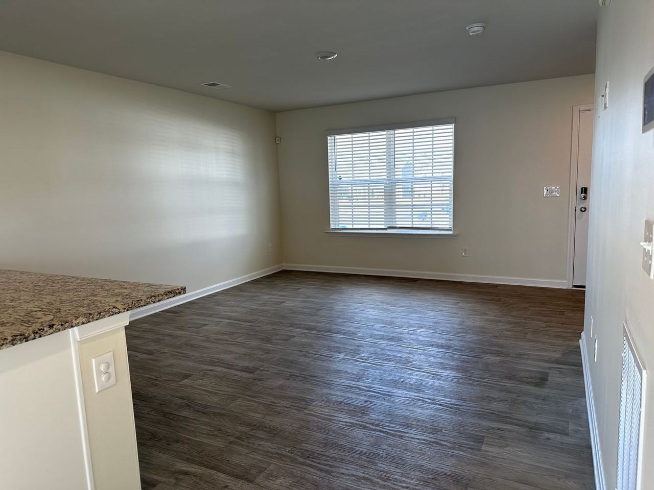 428 Weeks Ct - Photo 6 of 19