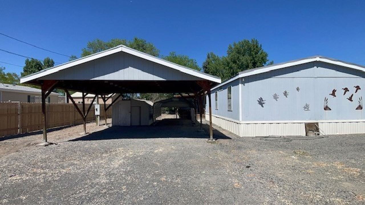 100 W Court Dr - Photo 2 of 15