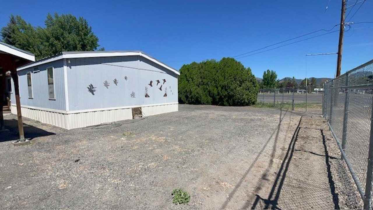 100 W Court Dr - Photo 3 of 15