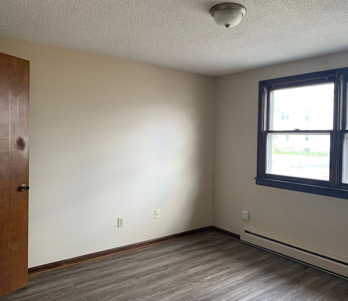 106 Coe St - Photo 5 of 5