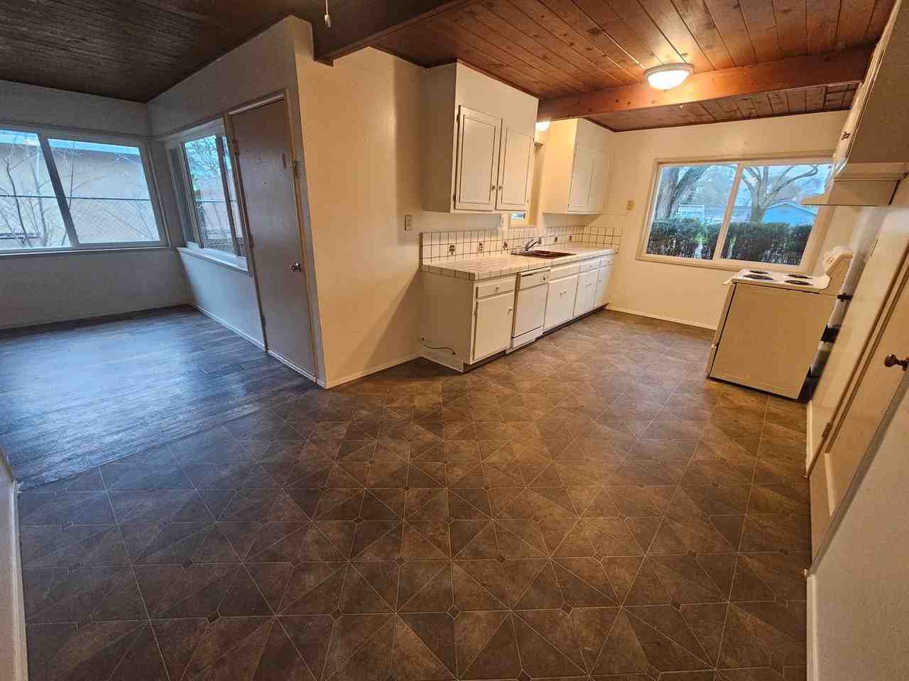 1404 Tehama St - Photo 3 of 28
