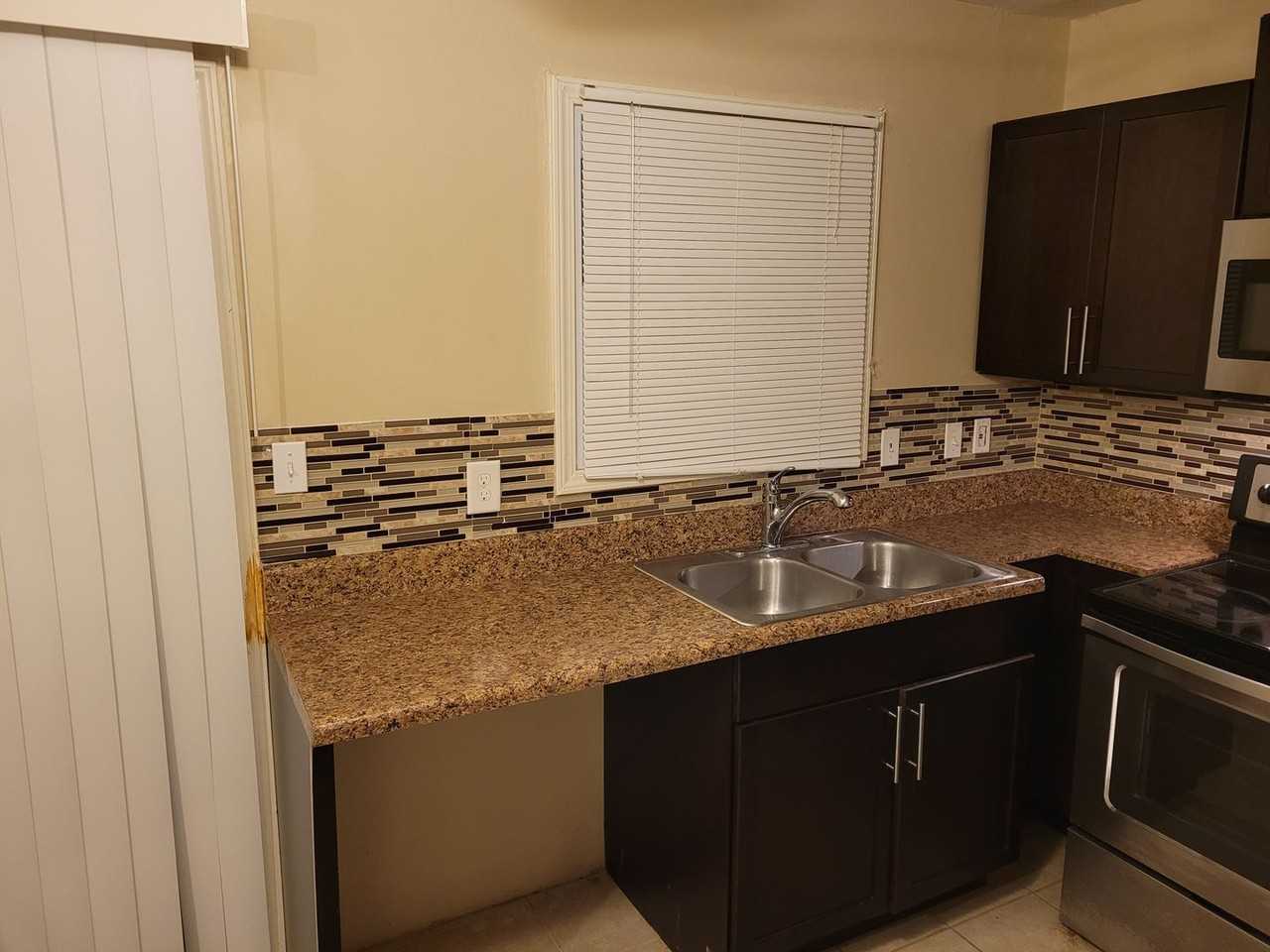 2474 Fairway Cir Sw - Photo 3 of 10