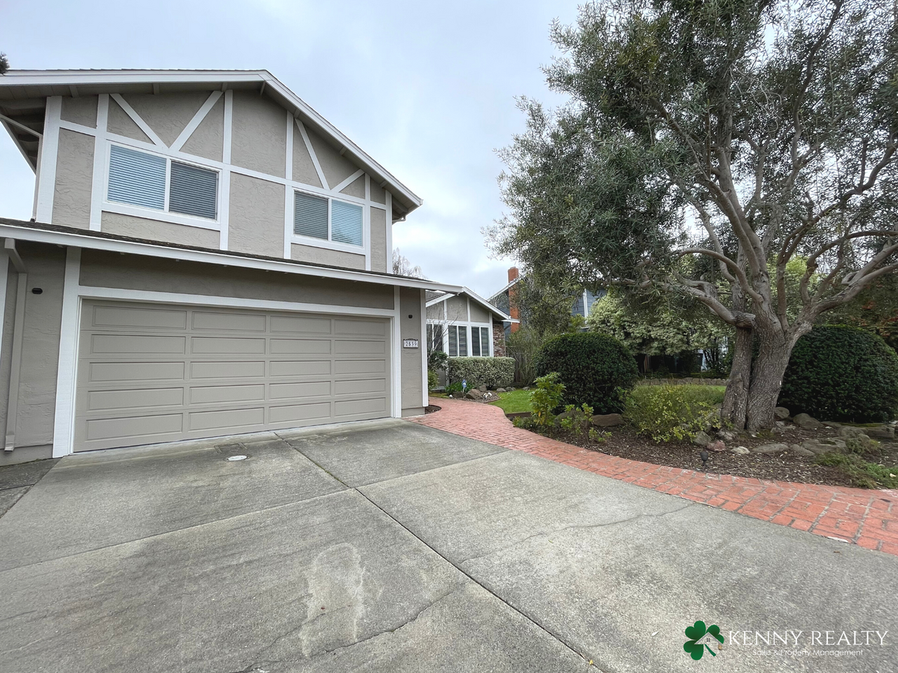 2539 Sherborne Dr - Photo 2 of 40