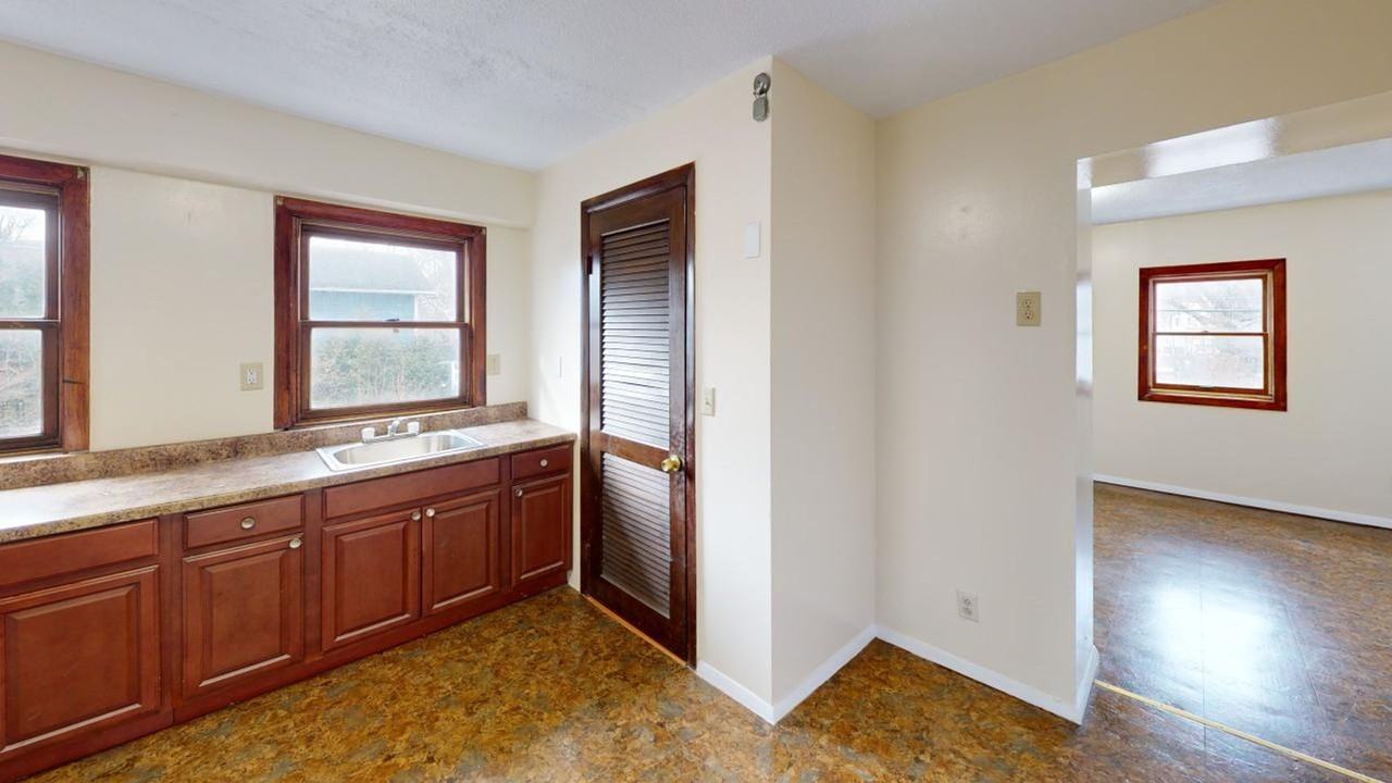 83 Nash St - Photo 2 of 16