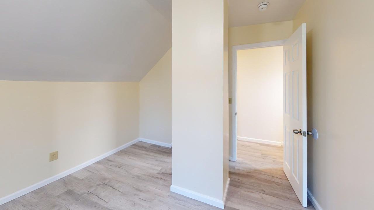 83 Nash St - Photo 4 of 16