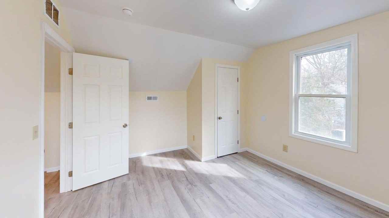 83 Nash St - Photo 7 of 16