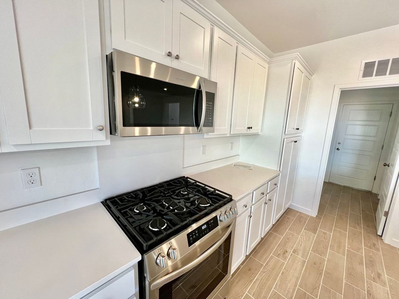 6590 E Krum Ave - Photo 6 of 18