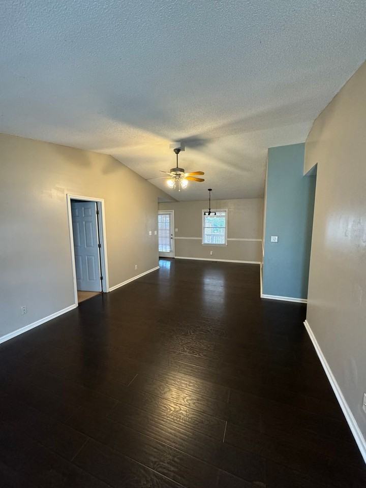 104 N College Manor Dr - Photo 3 of 33