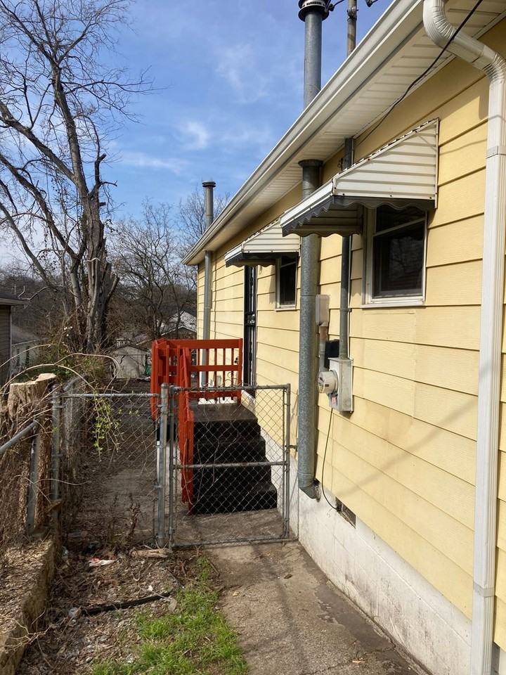 3026 Indiana Ave - Photo 2 of 17