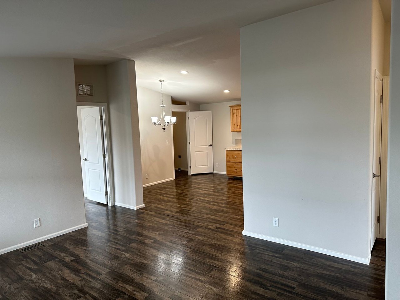 701 S 51st Pl - Photo 3 of 31