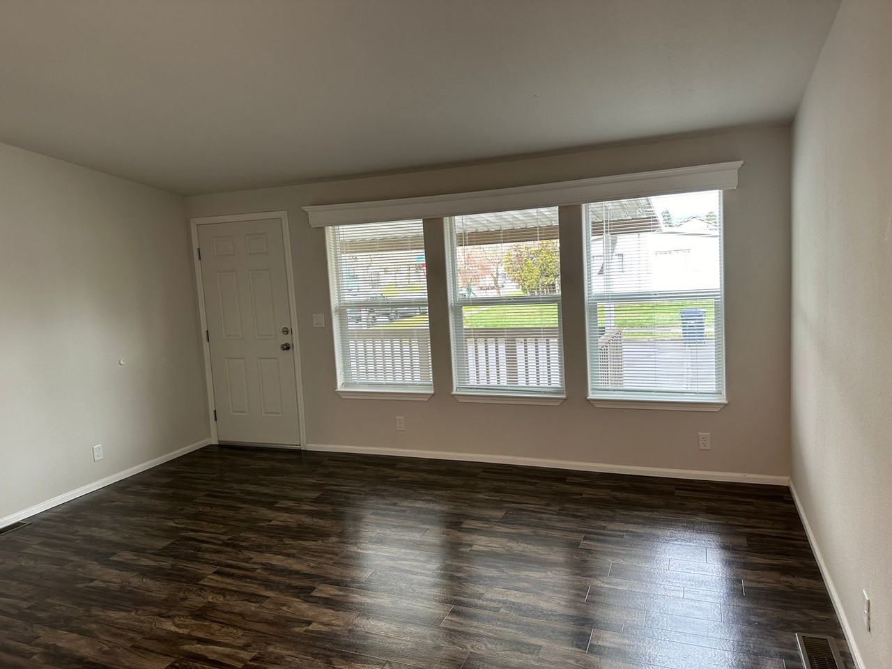 701 S 51st Pl - Photo 4 of 31