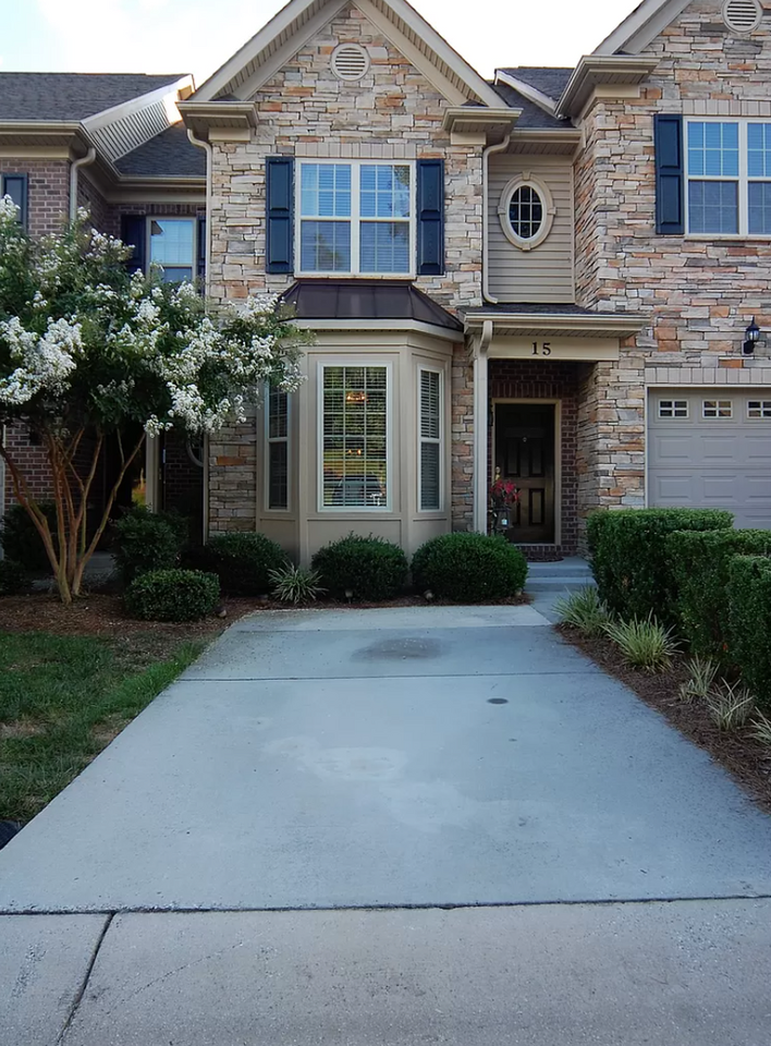 15 Cherine Way - Photo 2 of 31