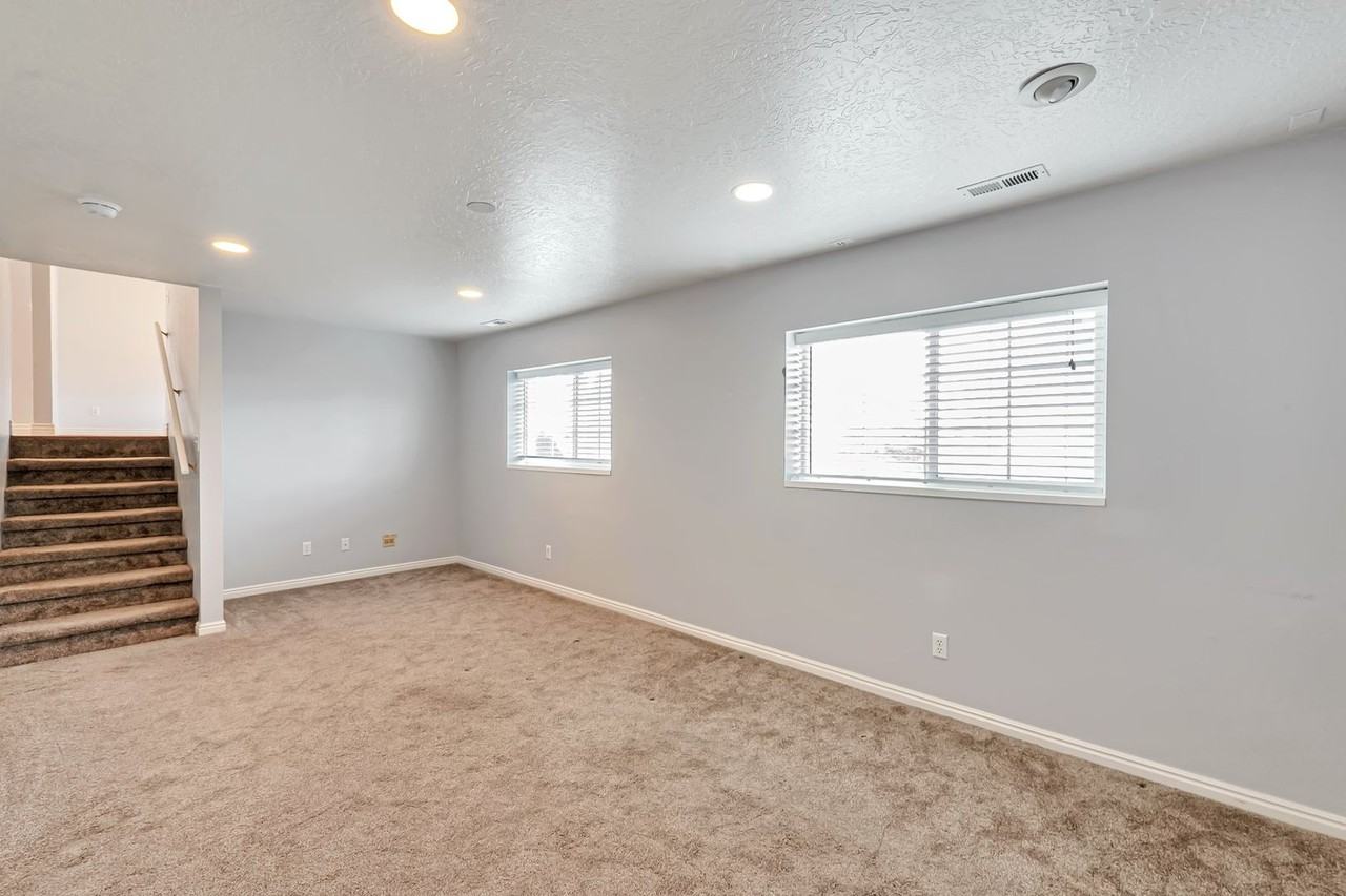 1637 W 200 S - Photo 7 of 15