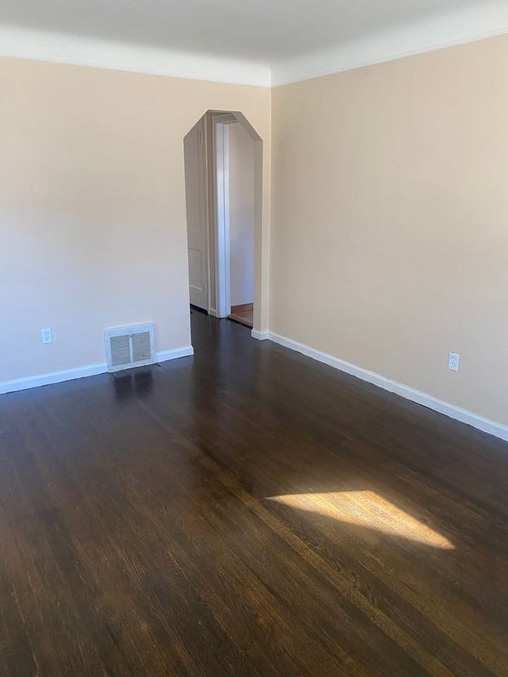 7611 Lamphere - Photo 2 of 11