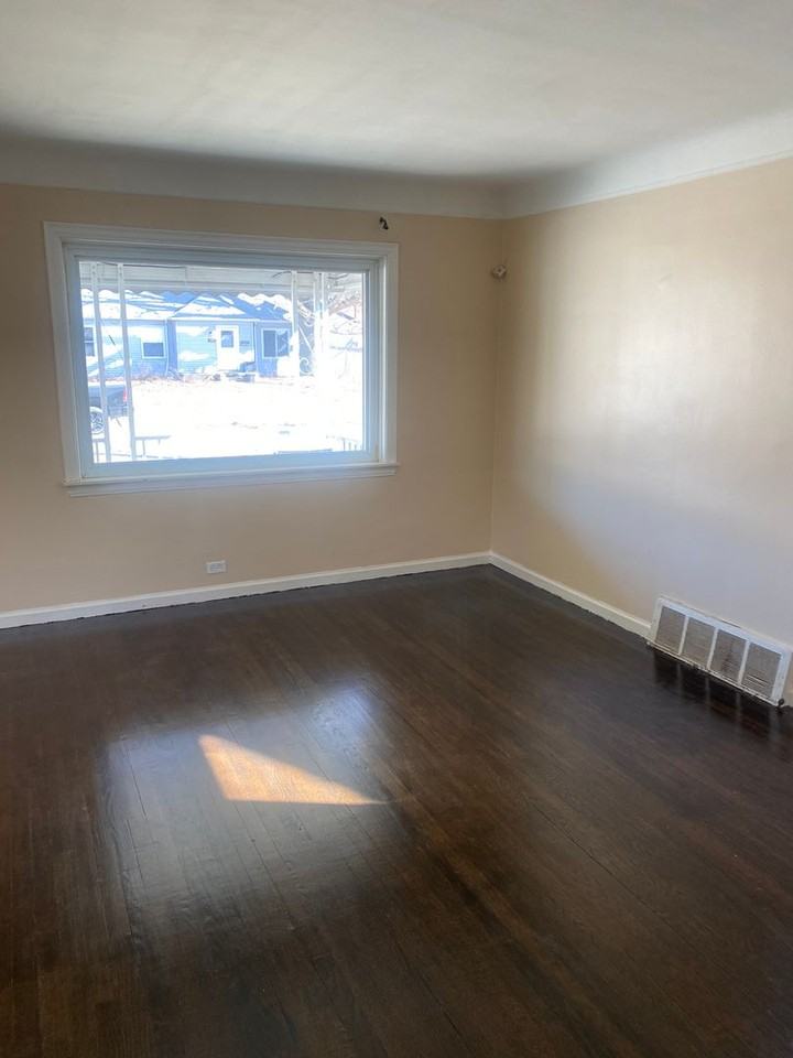 7611 Lamphere - Photo 3 of 11