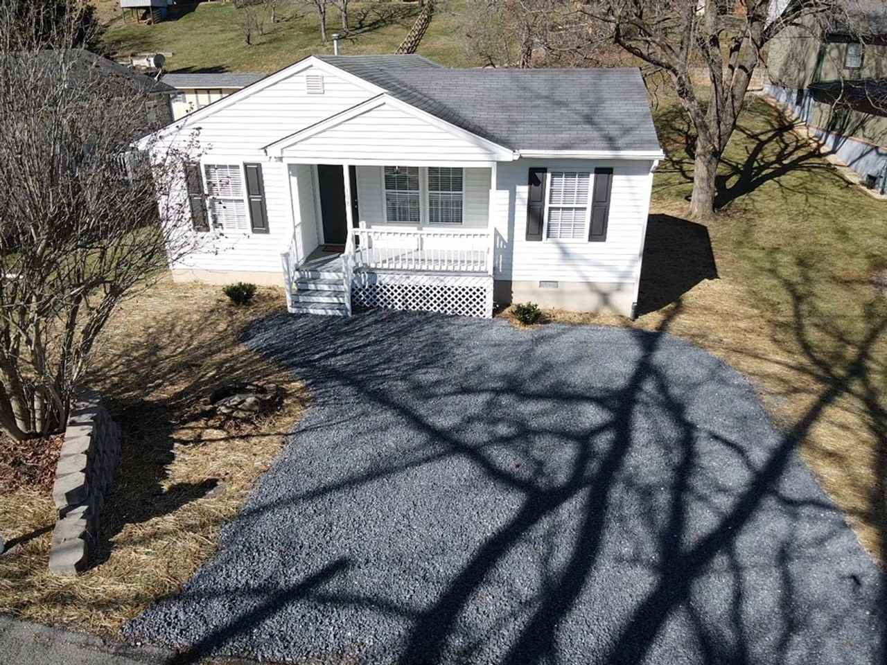 108 Guy St - Photo 2 of 32