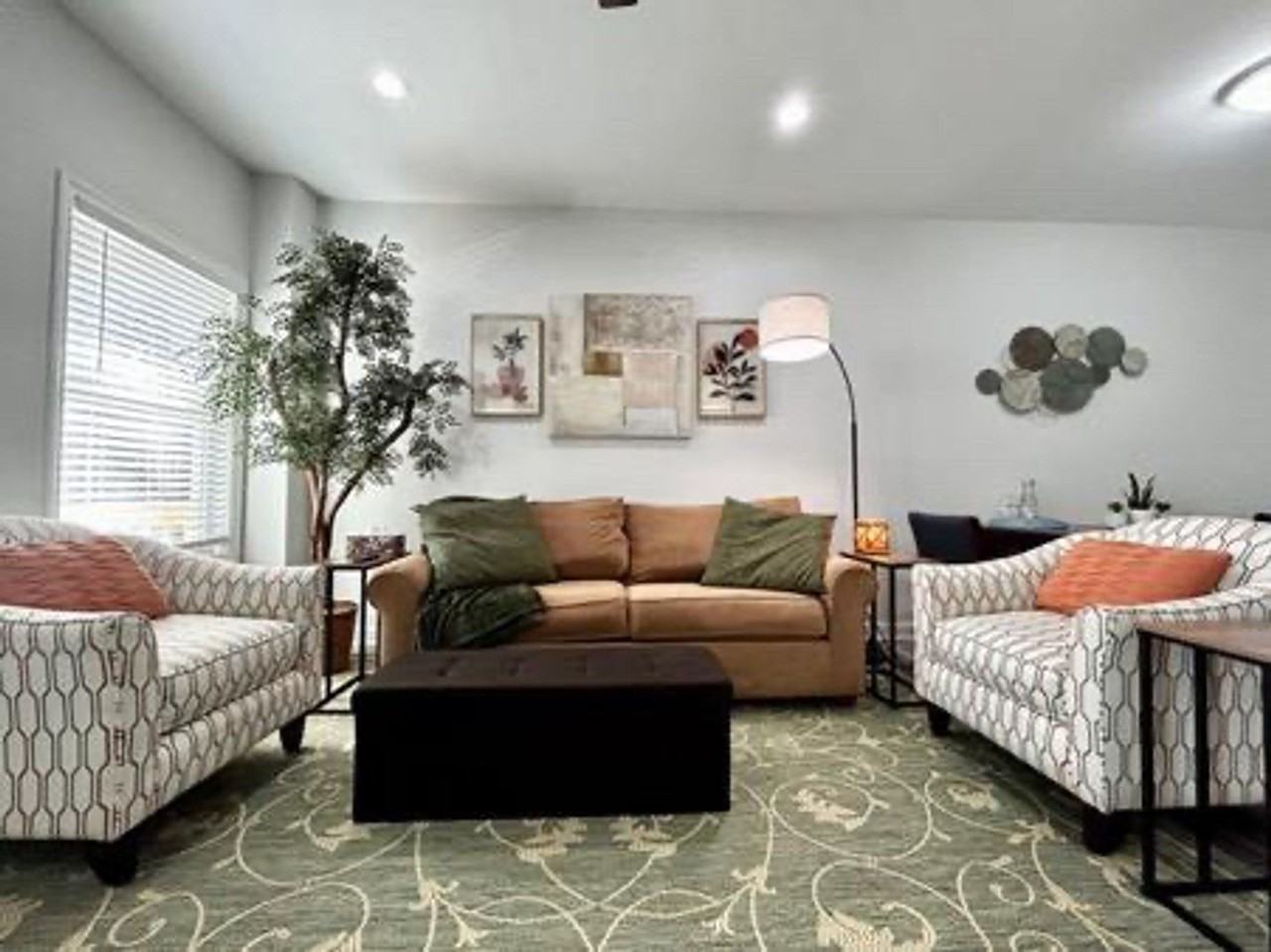 2801 Dearborn Dr - Photo 4 of 9