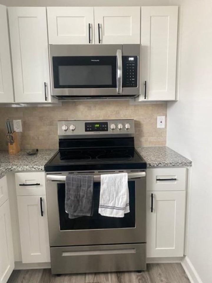 2801 Dearborn Dr - Photo 5 of 9