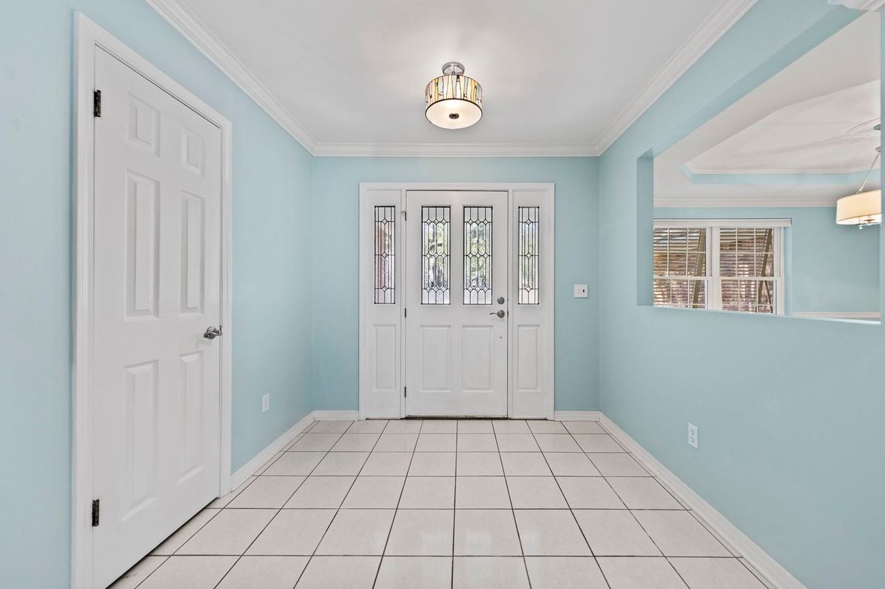 1673 Parkside Cir - Photo 4 of 38
