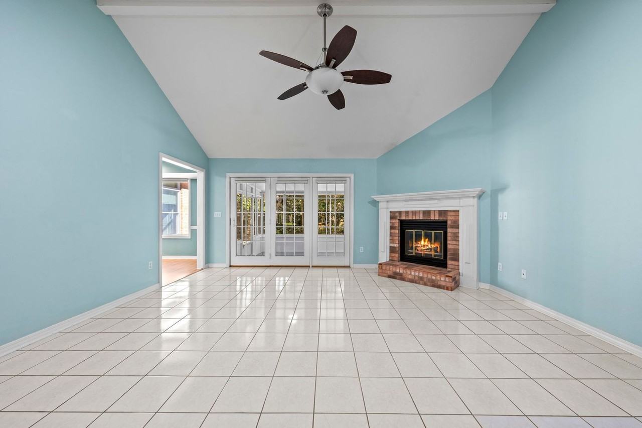 1673 Parkside Cir - Photo 5 of 38