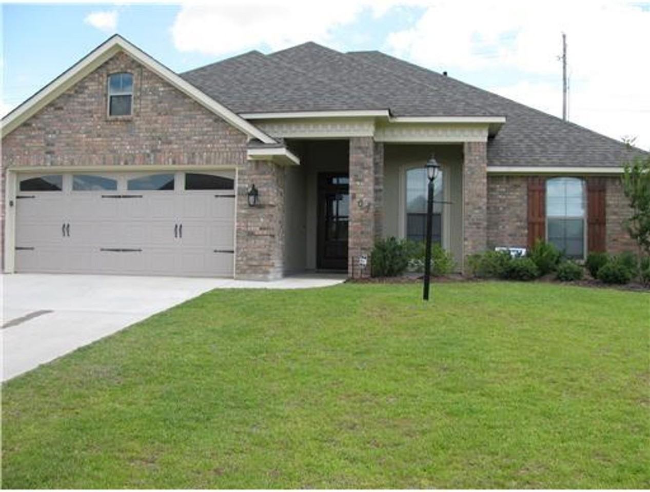 807 Applewood Trl - Photo 2 of 10