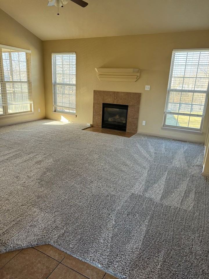 403 Camel Ct - Photo 2 of 28